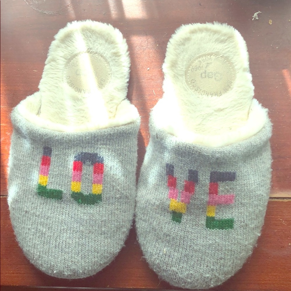 Gap Sweater Love Slippers Size Small 5-6